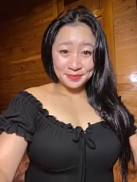 violet-00 online show from November 2025 01:00:01 PM