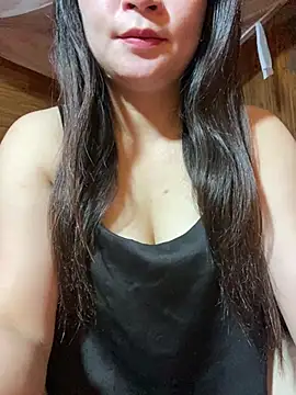 Snapshot of violet-00 chatting on May 2026 11:01:04 PM violet-00 online show from May 2026 11:01:04 PM