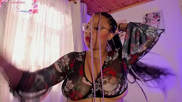 Lauraricci   online show from November 2025 02:28:02 PM