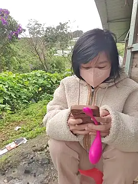 Helen-Tran online show from October 2025 01:28:01 AM