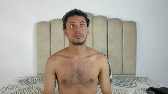 Snapshot of aroncooper1 chatting on October 2025 01:31:01 PM aroncooper1 online show from October 2025 01:31:01 PM