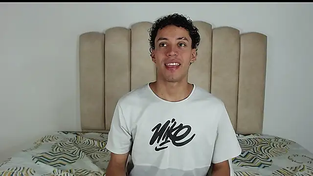 Snapshot of aroncooper1 chatting on October 2025 05:10:01 AM aroncooper1 online show from October 2025 05:10:01 AM