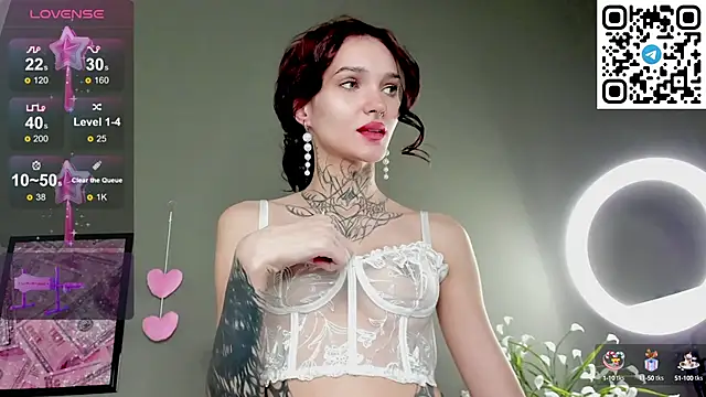 Snapshot of Selena_Lune chatting on October 2025 02:11:02 AM Selena Lune online show from October 2025 02:11:02 AM