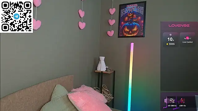 Snapshot of Selena_Lune chatting on November 2025 02:34:02 AM Selena Lune online show from November 2025 02:34:02 AM