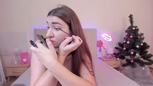 TrishaDarks online show from December 2025 06:30:02 AM