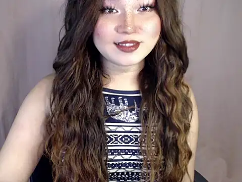 Eyes-on-me online show from December 2025 05:07:01 PM