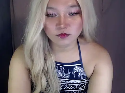 Eyes-on-me online show from May 2026 05:40:02 PM
