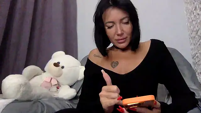 Veymoria online show from October 2025 05:44:02 PM