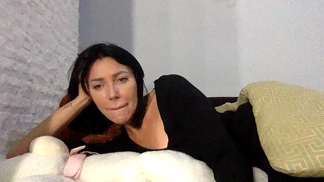 Veymoria online show from October 2025 06:20:01 PM