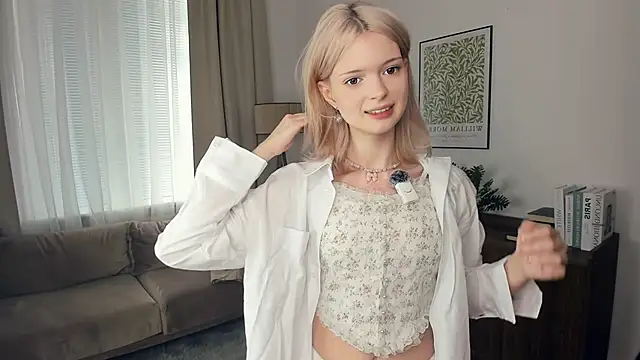 LaureMestler online show from October 2025 08:31:02 AM