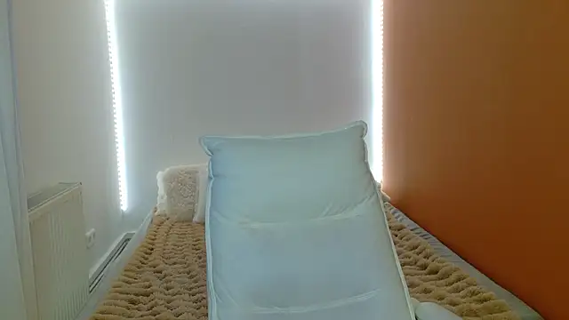 Anaayss  online show from February 2026 05:56:02 AM