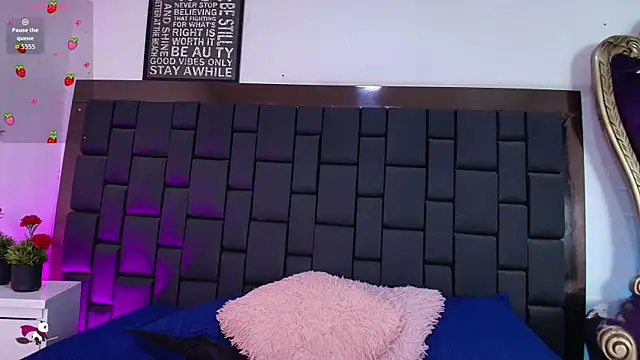 Krystal Heartss online show from November 2025 03:11:01 PM