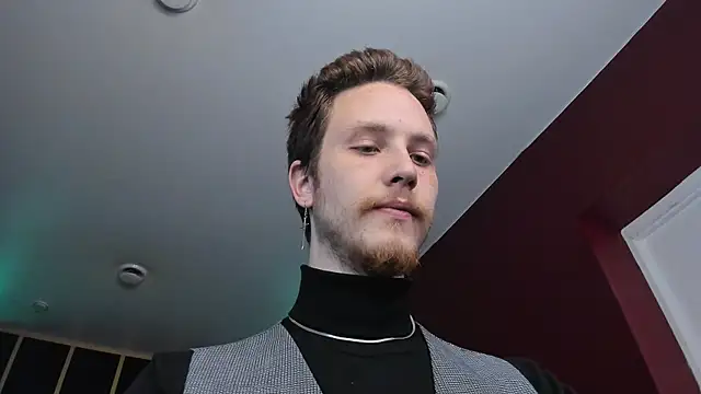 LeoMooree online show from November 2025 10:41:02 PM