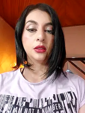 LlianneDiamond1 online show from September 2025 11:30:01 PM