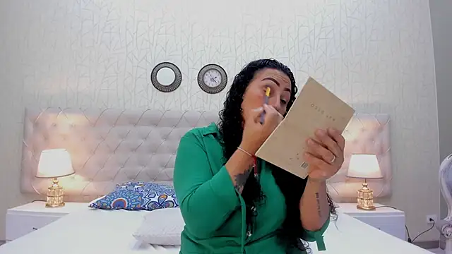 VaniaRose online show from November 2025 01:11:02 PM