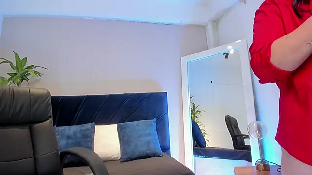 Iris Parkerr online show from October 2025 11:47:01 AM