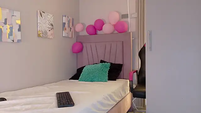 meli peach1 online show from November 2025 07:25:01 PM