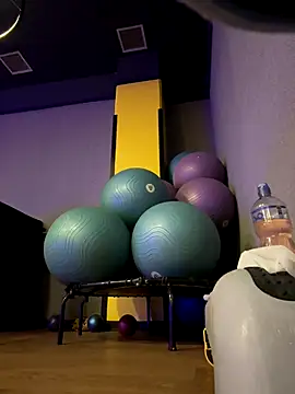 Anavalle online show from September 2025 04:45:02 PM