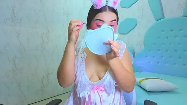 Mia Cuttee online show from November 2025 03:17:02 AM