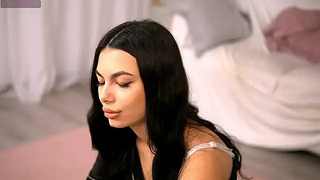 SierraVyx online show from October 2025 04:43:01 AM