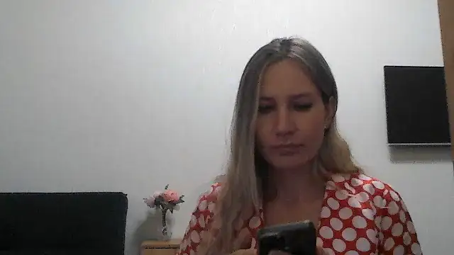 Tavriena online show from November 2025 06:07:02 PM