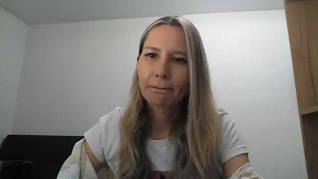 Tavriena online show from November 2025 07:35:02 PM