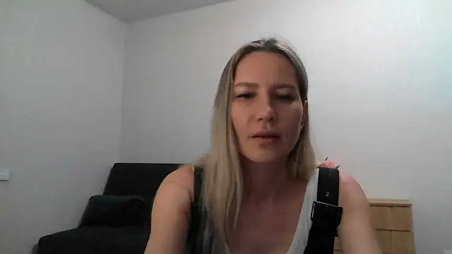 Tavriena online show from November 2025 06:02:01 PM