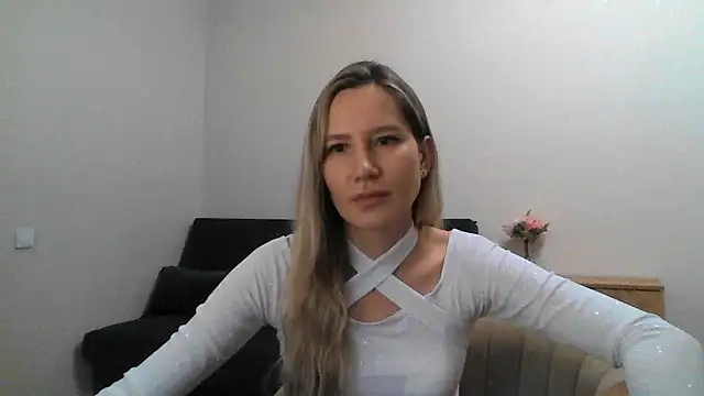 Tavriena online show from November 2025 05:23:02 PM