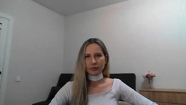 Tavriena online show from November 2025 08:33:02 PM