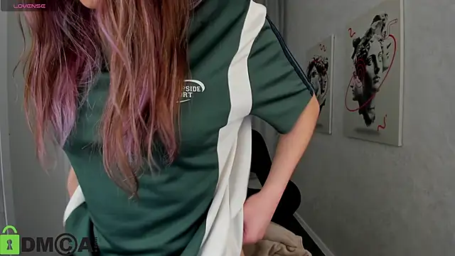 Al1ice Moures online show from October 2025 09:13:01 AM