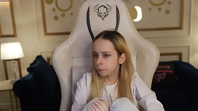 Luchi Sun online show from October 2025 11:22:01 AM