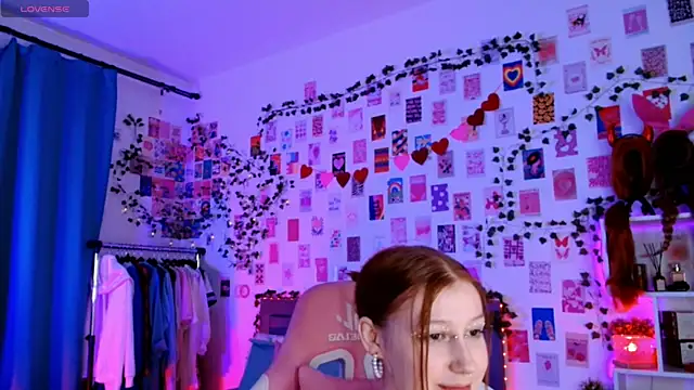 Ayla Hicks online show from November 2025 07:03:02 PM