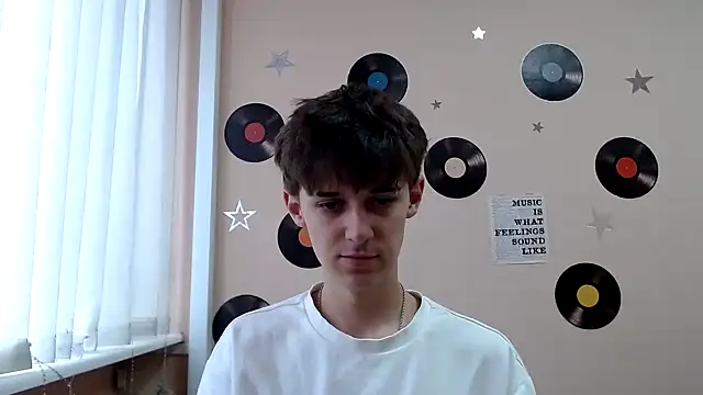 Hoot Dude  online show from October 2025 01:30:01 PM