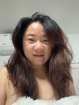 Snapshot of Momo-9988 chatting on November 2025 03:33:02 PM Momo-9988 online show from November 2025 03:33:02 PM