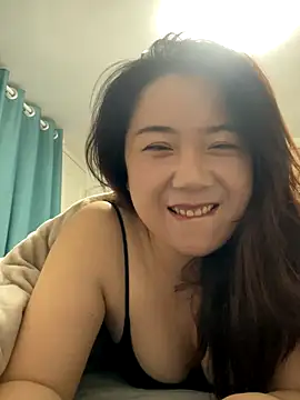 Snapshot of Momo-9988 chatting on November 2025 04:18:01 PM Momo-9988 online show from November 2025 04:18:01 PM