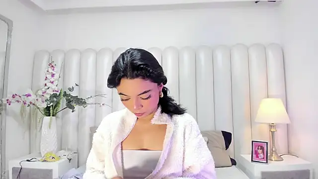 AriaBelles online show from November 2025 10:02:02 AM