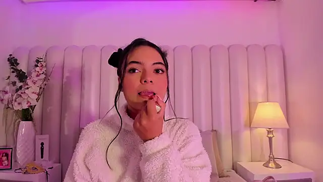 AriaBelles online show from November 2025 10:15:01 AM