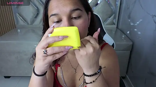 Saraah Tx online show from December 2025 03:01:01 AM