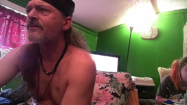 HippieDad333 online show from April 2026 08:25:02 PM