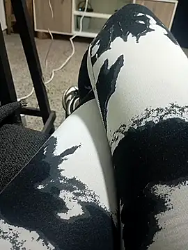 Valentino2325 online show from October 2025 02:23:02 AM