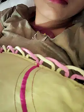 Snapshot of Queen-Bee143 chatting on February 2026 05:04:01 AM Queen-Bee143 online show from February 2026 05:04:01 AM