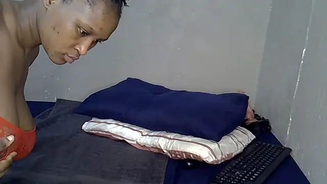 Bellabootie online show from October 2025 11:14:01 PM