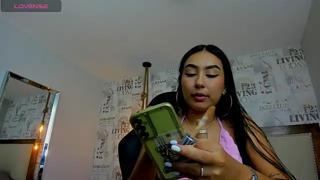 ALAHIACRUZ1 online show from October 2025 07:58:02 PM