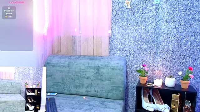 Snapshot of Sally_Ricci chatting on October 2025 11:40:02 AM Sally Ricci online show from October 2025 11:40:02 AM