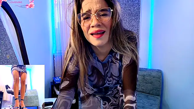 Snapshot of Sally_Ricci chatting on November 2025 03:25:01 PM Sally Ricci online show from November 2025 03:25:01 PM