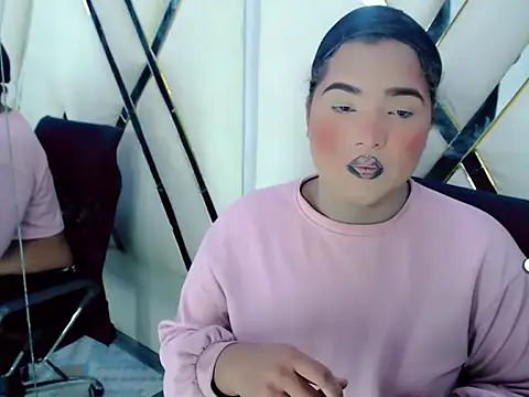 AuroraRoss online show from October 2025 06:36:01 PM