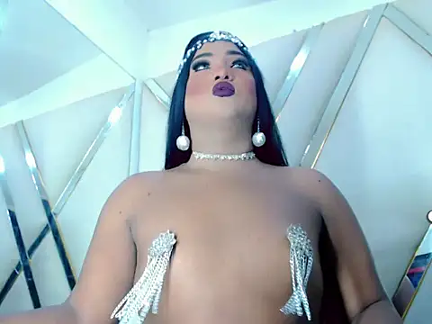 AuroraRoss online show from October 2025 06:39:01 PM