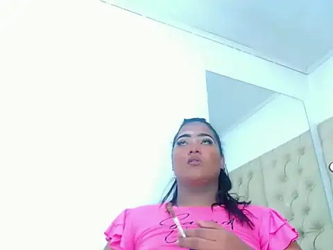 AuroraRoss online show from October 2025 04:29:02 PM