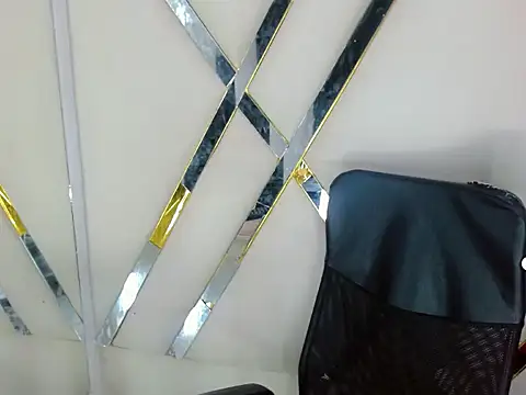 AuroraRoss online show from November 2025 07:56:02 PM