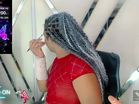 AuroraRoss online show from November 2025 07:46:02 PM